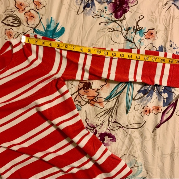 - 💜 Red and White Striped J. Crew Long Sleeved Top - Picture 5 of 5